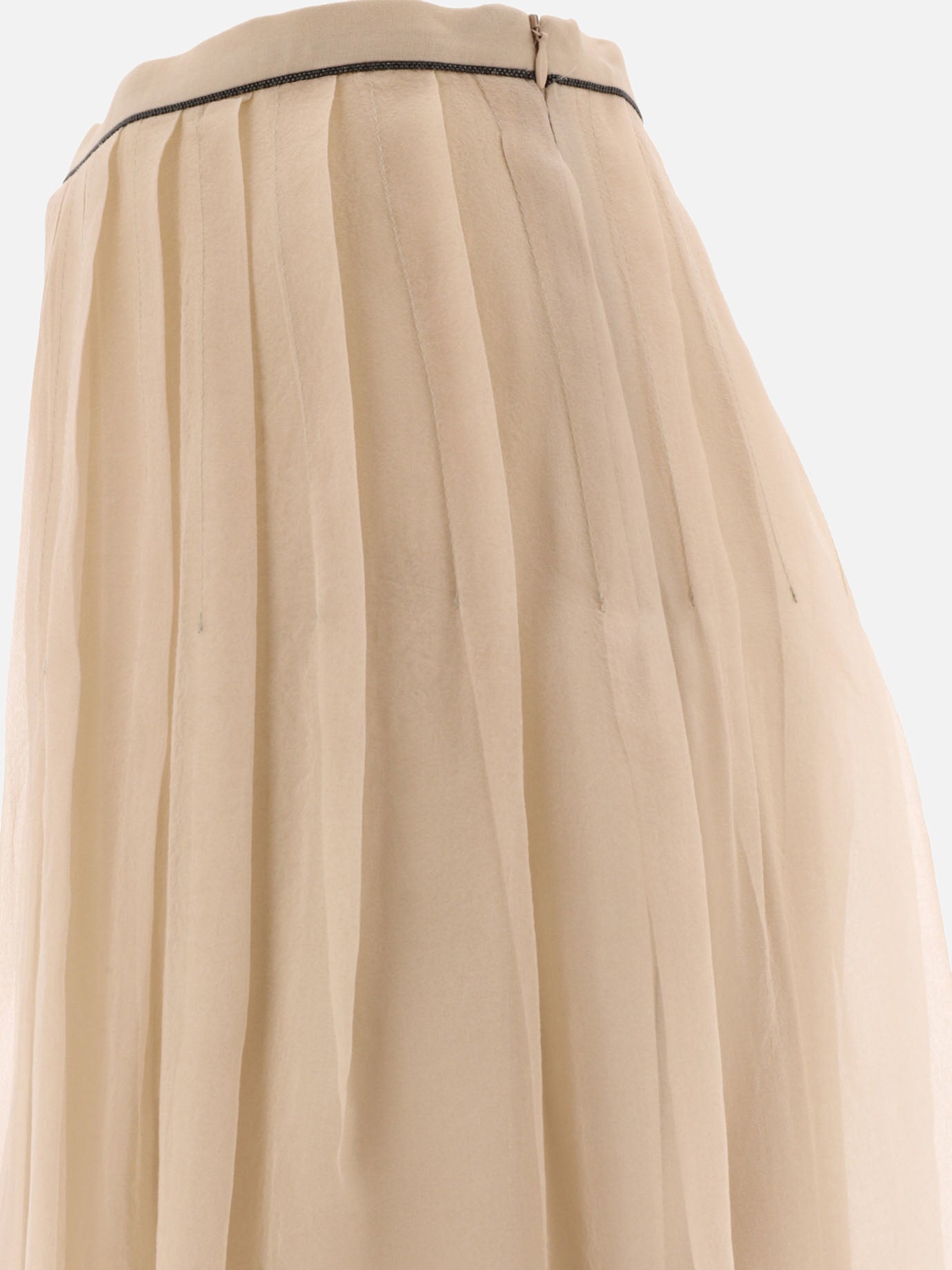 Pleated skirt with shiny waistband