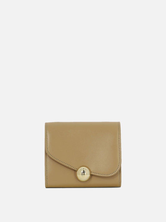 Wallet with chain