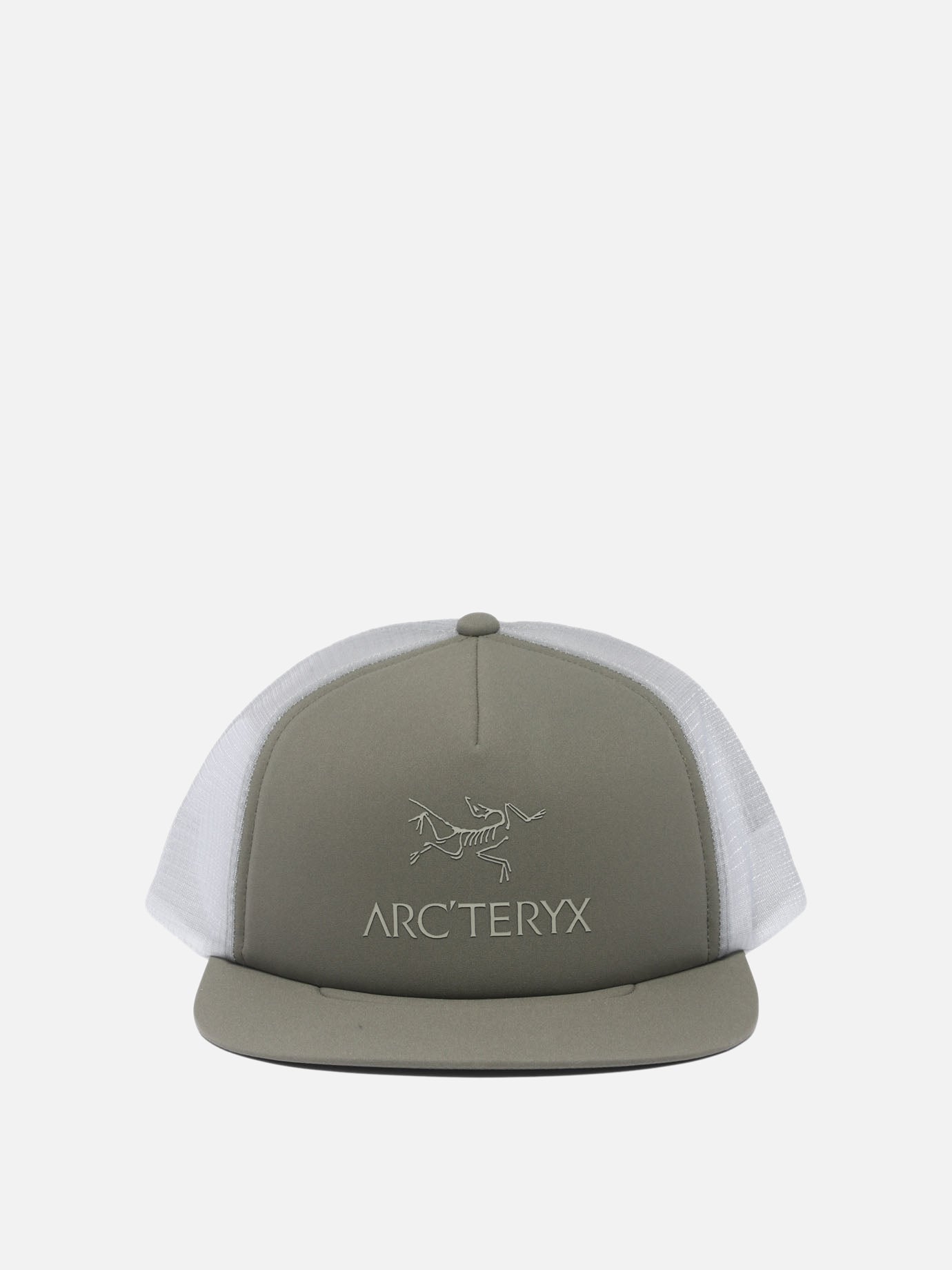 "Logo Flat" trucker hat