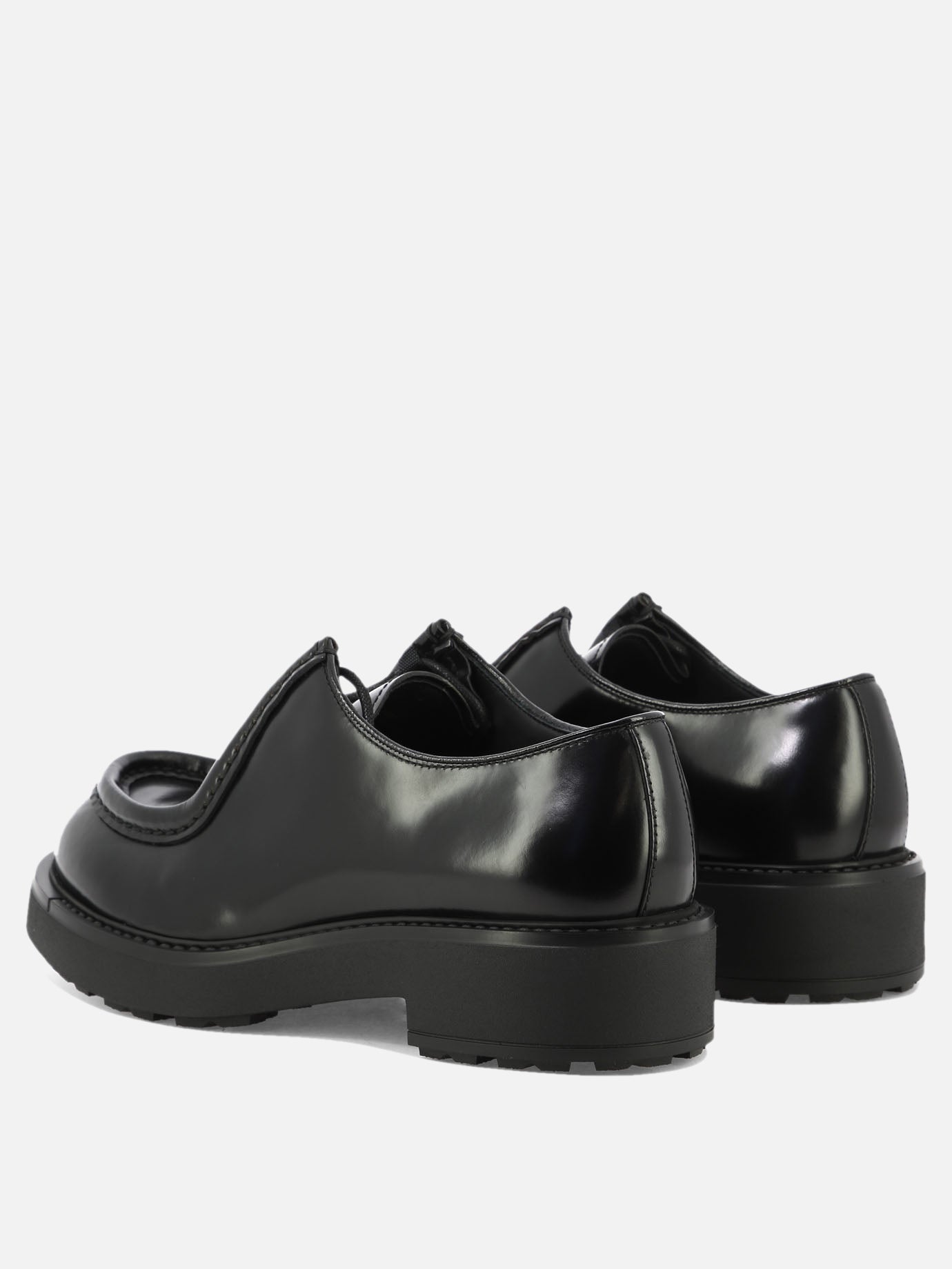 Opaque brushed leather lace-up shoes